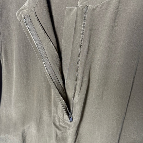 J. Crew Sleeveless 100% Silk Top 1/4 zip front Olive Green Size 12 - Picture 9 of 9